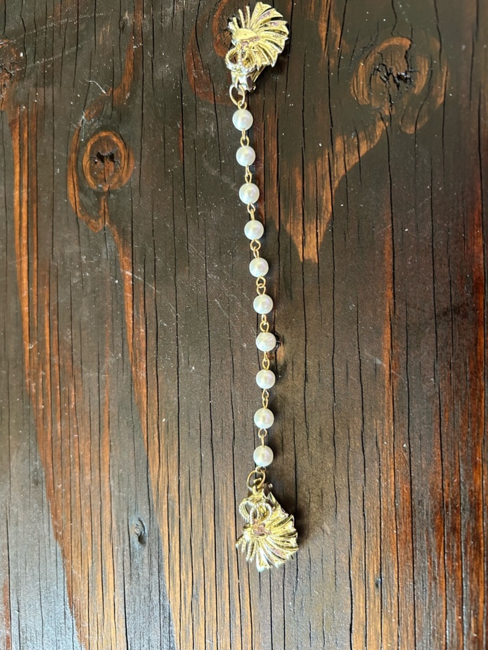Vintage Gold-Tone Pearl Drop petal and gold tone Women sweater clip